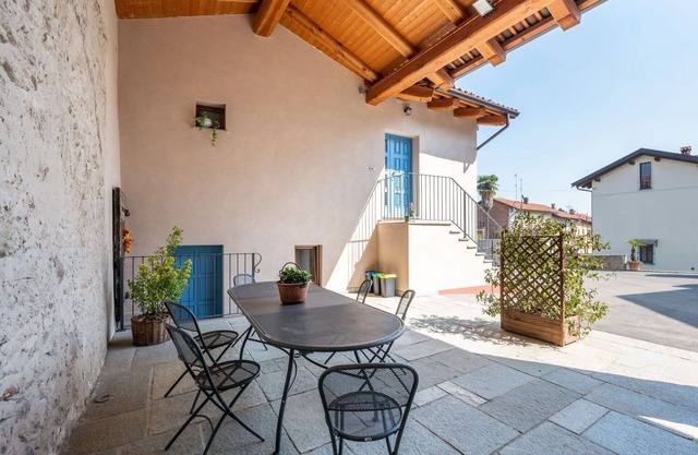 Stunning private villa for 4 people with WIFI, TV and patio