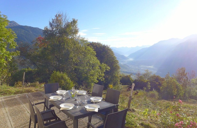 Stunning private villa for 6 guests with WIFI, TV, terrace, pets allowed and panoramic view