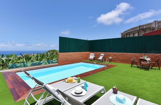 Stunning private villa for 6 guests with private pool and TV