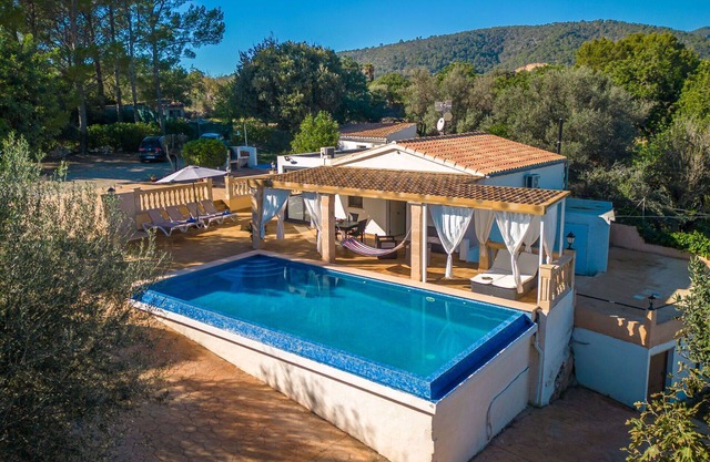 Stunning private villa for 4 guests with A/C, WIFI, private pool, TV, patio and panoramic view