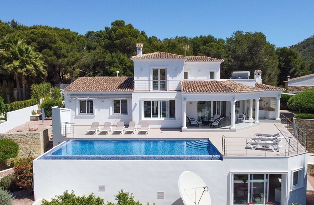 Stunning private villa for 8 people with WIFI, private pool, A/C, TV and terrace