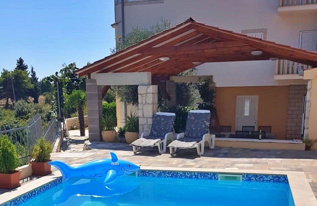 Stunning private villa for 16 guests with WIFI, private pool, A/C, TV and terrace
