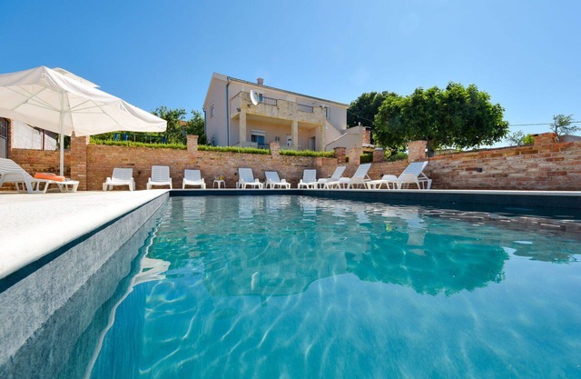 Stunning private villa for 10 people with private pool, WIFI, A/C, TV and terrace