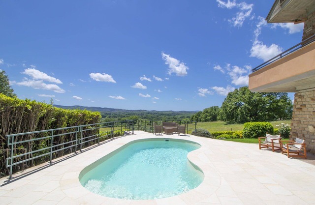 Stunning private villa for 11 people with WIFI, private pool, A/C, TV, terrace and pets allowed
