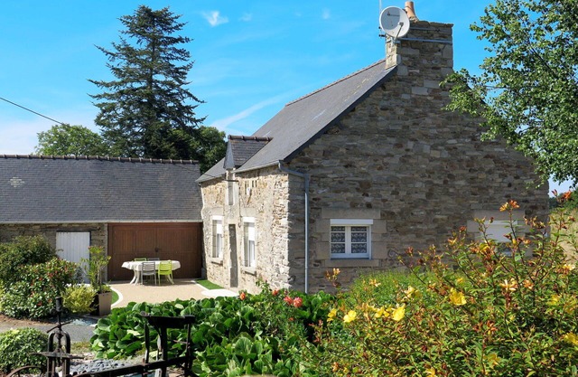 Stunning private villa for 4 people with TV and pets allowed