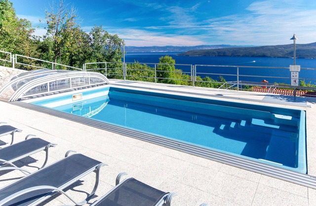 Stunning private villa for 10 people with A/C, private pool, WIFI, TV and terrace