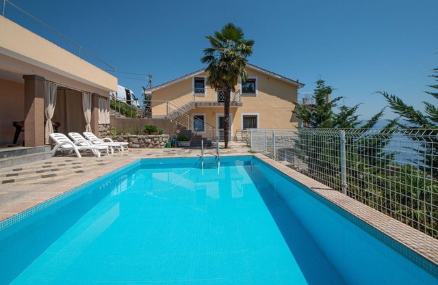 Stunning private villa for 14 people with A/C, WIFI, private pool, TV, terrace and pets allowed
