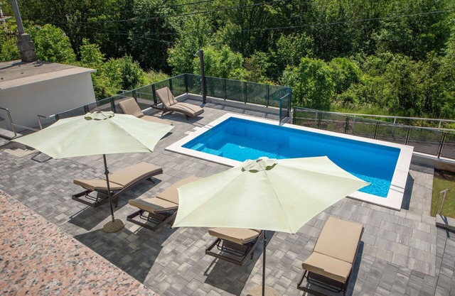 Stunning private villa for 10 people with A/C, WIFI, private pool, TV and terrace