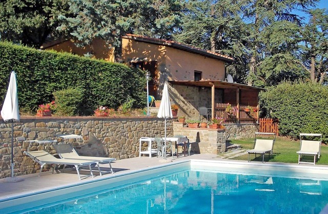 Stunning private villa for 4 people with pool, WIFI, TV, terrace, pets allowed and panoramic view