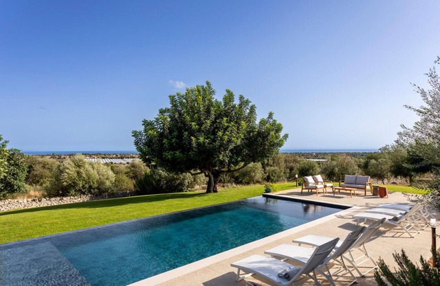 Stunning private villa for 8 people with WIFI, A/C, private pool, TV, terrace and pets allowed