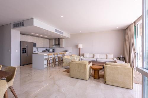 Stunning Sea Views from 3BR Penthouse F3