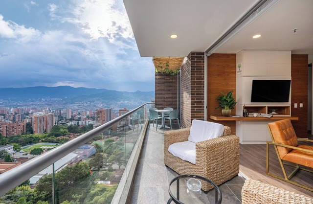 - ¡ Stunning Skyline View of El Poblado ! -