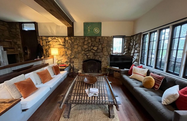 Stunning Stone Abode in Downtown Boulder - Walk to Pearl St, Chautauqua Park, CU