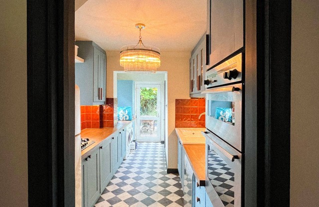 Stunning Teddington 3 Bed: Opp Bushy Park