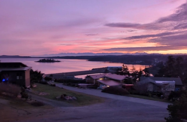 Stunning Views of Griffin Bay & Olympic Mts - 3 Bed, 3 Bath House