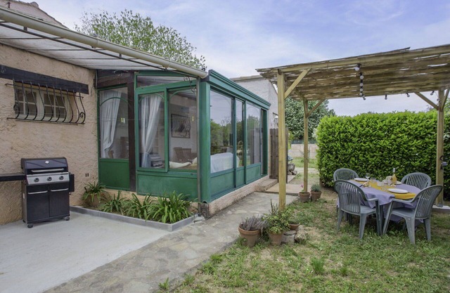 Stunning villa for 2 people with WIFI, A/C, TV, pets allowed and parking