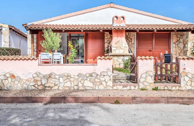 Stunning villa for 4 guests with A/C, pool, WIFI, TV and terrace