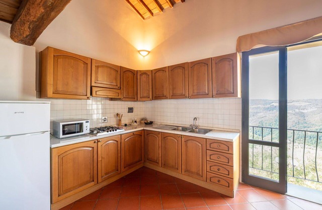 Stunning villa for 14 people with A/C, WIFI, private pool, TV, pets allowed and panoramic view