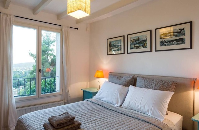 Stunning villa with pool, A/C, BBQ area