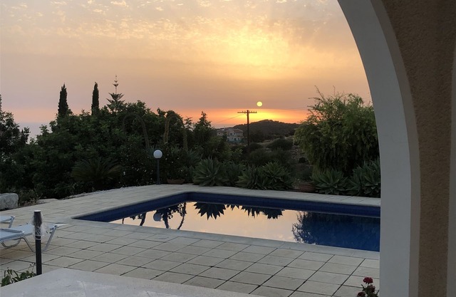 Stunning Villa with gardens and pool — 10 min from beach