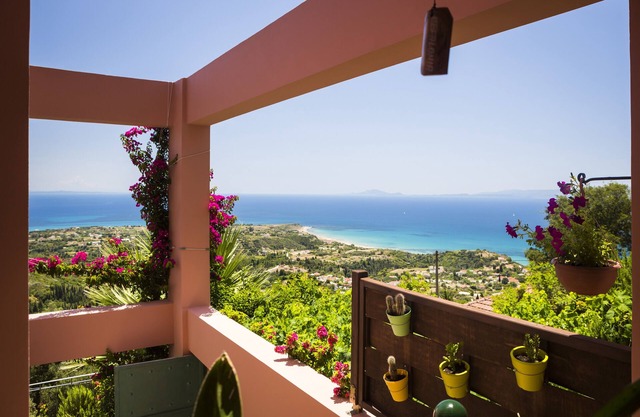 Stunning villa with breathtaking sea views,private pool,pool table,table tennis