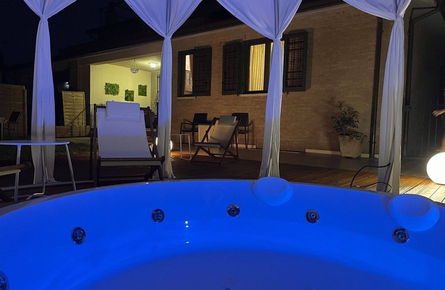 Stunning villa with WIFI, hot tub, A/C, sauna, TV, patio, pets allowed and panoramic view