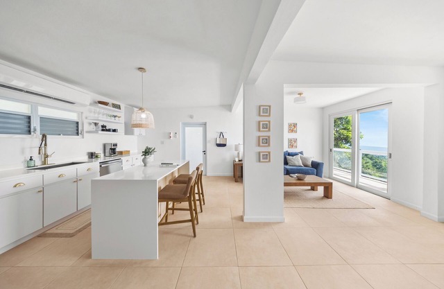 Stylish 1 BR 1 BA w/View & Pool