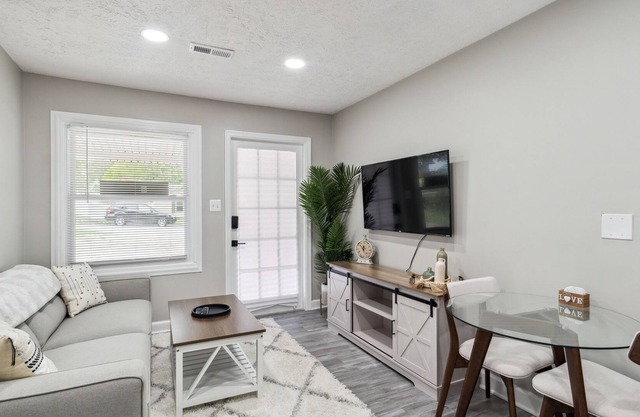 Stylish 1BD/1BA Duplex Centrally Located! Near BWI/NSA/FT Meade/BAL TO DC