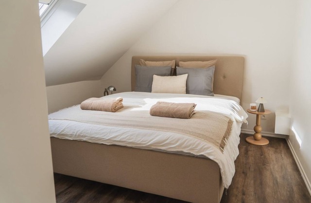 Stylish 1BR & 1LR Apt near Gravensteen Castle