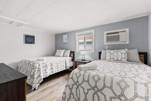 Stylish 1BR Suite Steps to the Beach (467)