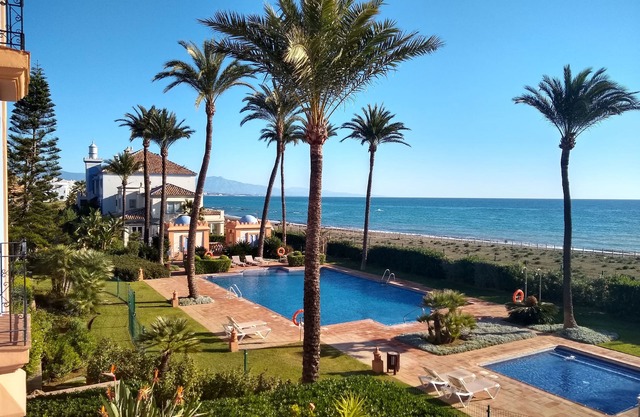 Stylish 1st line beach apartment overlooking the Med, La Perla de la Bahia