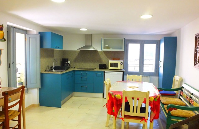 Stylish 2 bed apartment in the heart of Céret Old Town