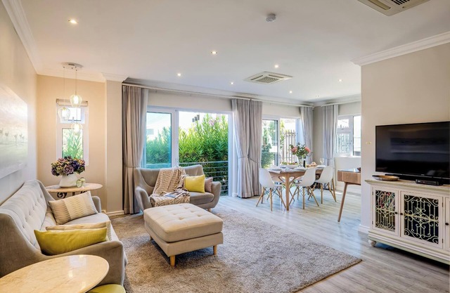 Stylish 2 Bedroom Apartment in Camps Bay ASilvertide