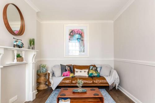 Stylish 2Bed 2Bath Seafront Patio Apartment