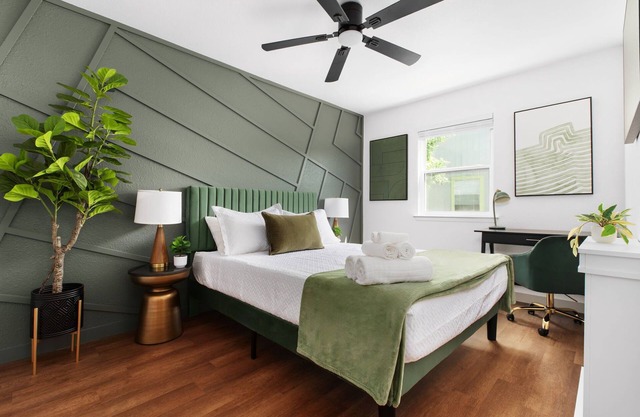 Stylish 2BR Oasis with Private Patio - Sleeps 8
