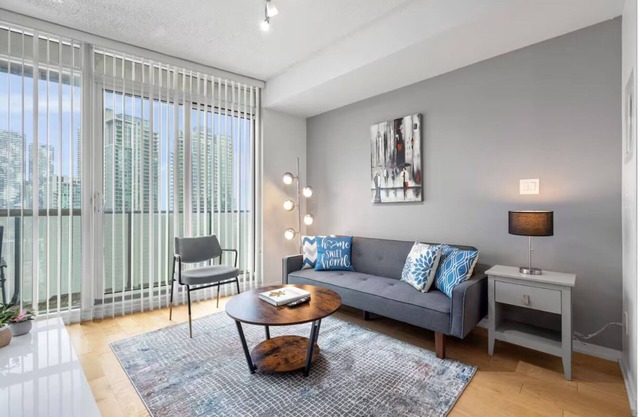 Stylish 2BR Suite with Lake View & Parking