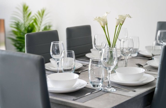 Stylish 3-bed Gloucester house with Free Parking