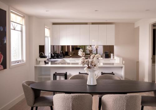 Stylish 3-Bedroom in the Heart of South Yarra