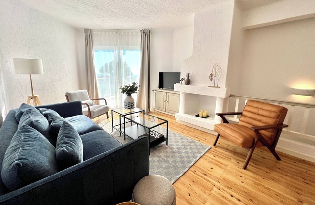 Stylish 3-bedroom Semi-detached House in Chloraka with fitness & play room