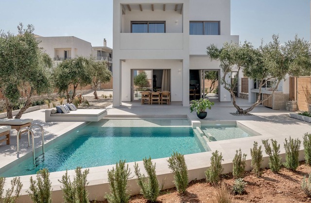 Stylish 3-bedroom Villa with Private Pool by Delfus