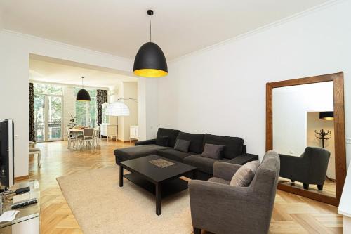 Stylish 3BR Apt near Mziuri Park - By Wehost