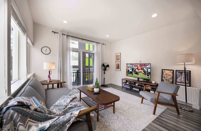 Stylish 3BR Home Near Swedish Hospital & Downtown