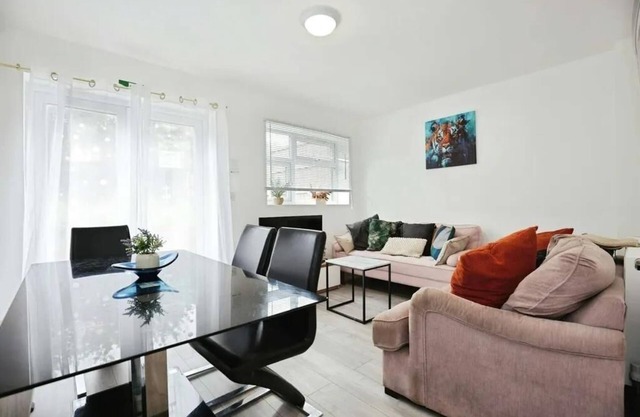 Stylish 5 Bed House Centre Of Coventry Sleeps 12