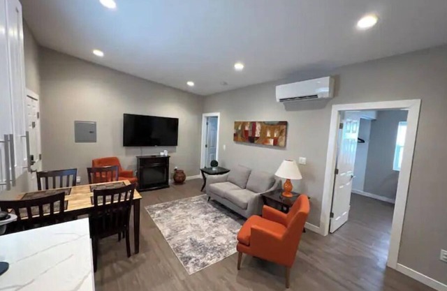 Stylish and cozy 2 bed
