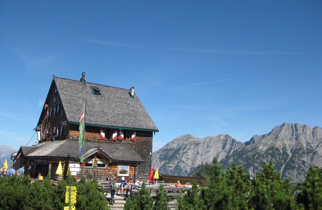 stylish apartment in a casual mountain design in the center & close to the lifts