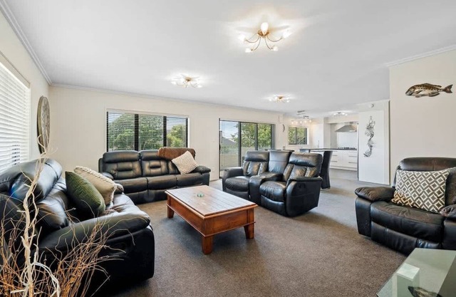 Stylish Apartment by Scenic Coastal Walkway