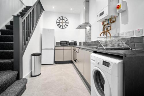 Stylish Apartment - Rowley Regis - Parking - Netflix - Wifi - 49BG