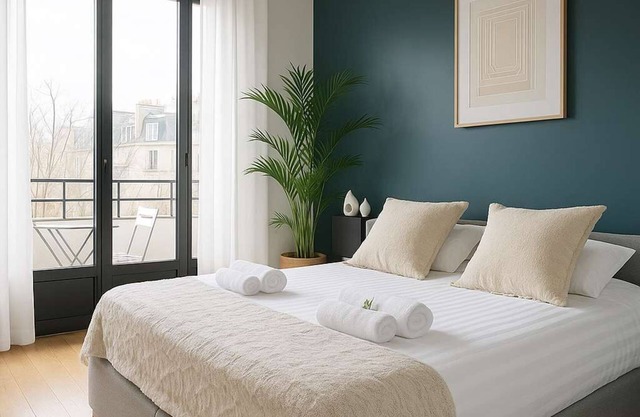 Stylish Apartment with Balcony + Lift in Paris