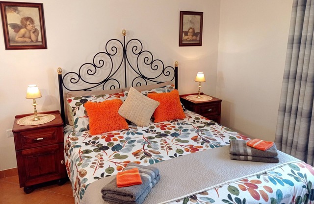 Stylish & bright flat + open views, close to the airport & beach, Joseph Flt No2