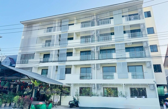 Stylish Deluxe Twin | Perfect for Shared Stay